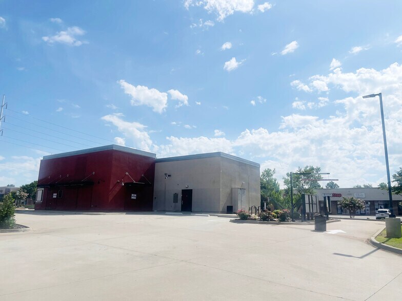 2108 W Danforth Rd, Edmond, OK à louer - Photo du bâtiment - Image 3 de 5