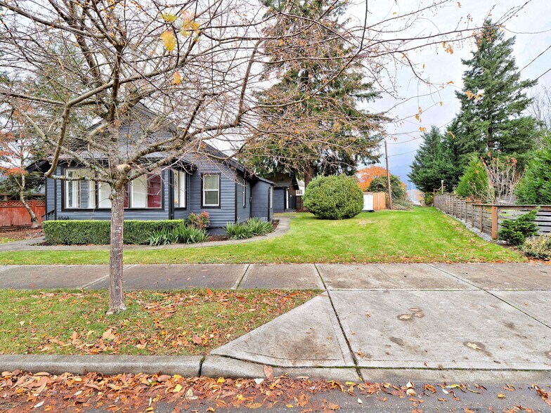 8568 Falls Ave SE, Snoqualmie, WA à vendre - Photo du bâtiment - Image 3 de 19