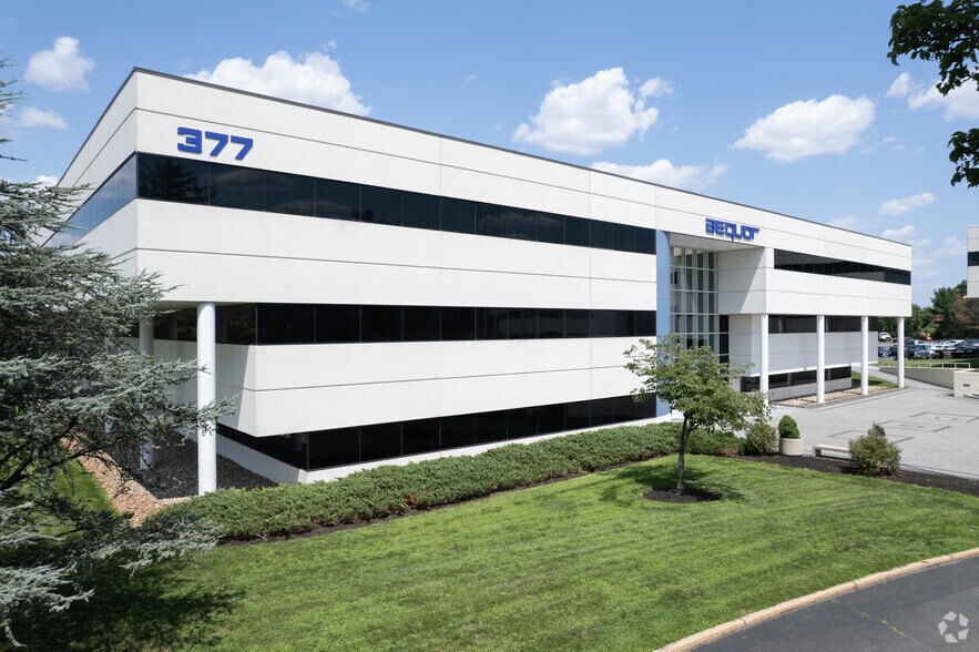 377 Hoes Ln, Piscataway, NJ à louer - Photo du bâtiment - Image 3 de 10