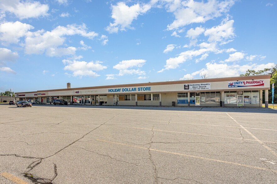 3405-3419 E Genesee Ave, Saginaw, MI à louer - Photo du bâtiment - Image 2 de 12