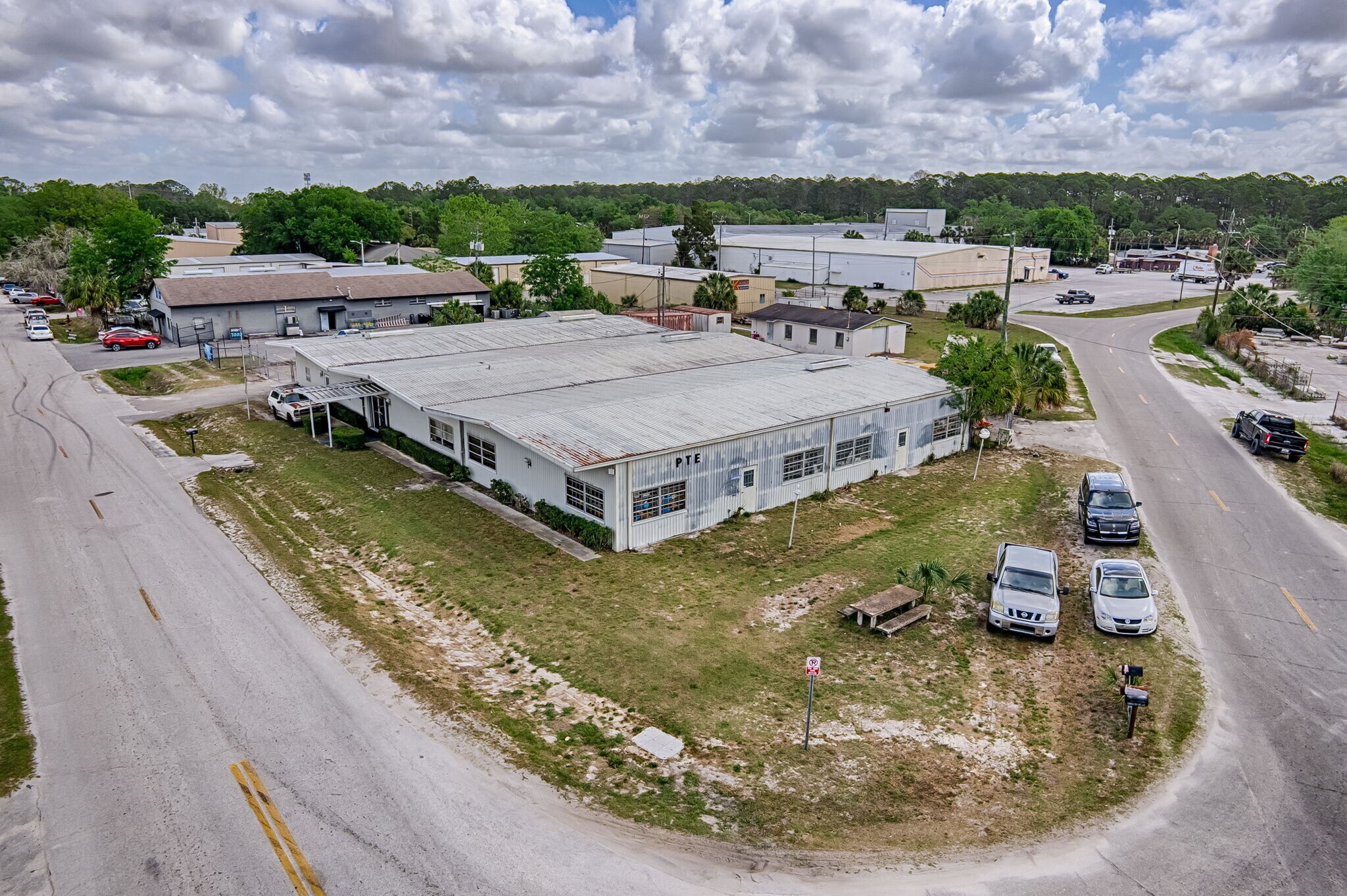 2709 NE 20th Way, Gainesville, FL à vendre Photo principale- Image 1 de 74