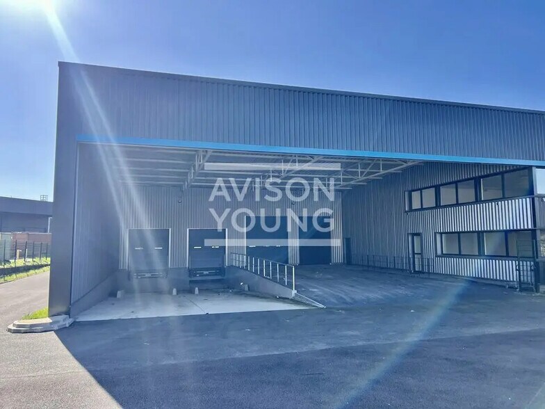 Flex dans Le Blanc-Mesnil à louer - Photo du bâtiment - Image 3 de 13