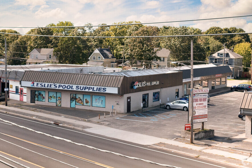 646 Medford Ave (Rt 112), NY portfolio of 2 properties for sale on LoopNet.ca - Building Photo - Image 1 of 21