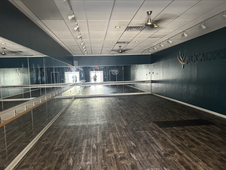 8-12 W Main St, Somerville, NJ à louer - Photo du bâtiment - Image 3 de 8