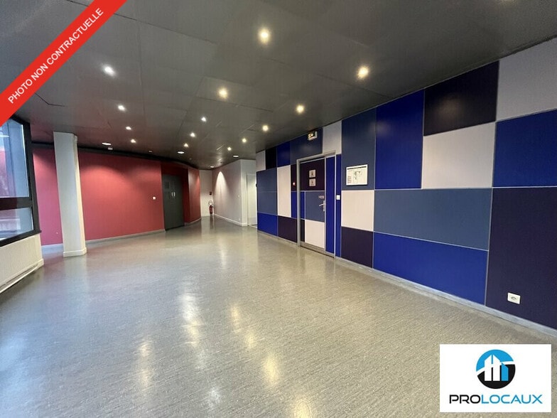 Office in Sarcelles for lease - Interior Photo - Image 2 of 38