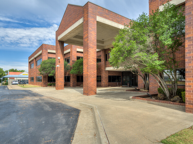 7301 NW Expressway St, Oklahoma City, OK for lease - Building Photo - Image 2 of 14