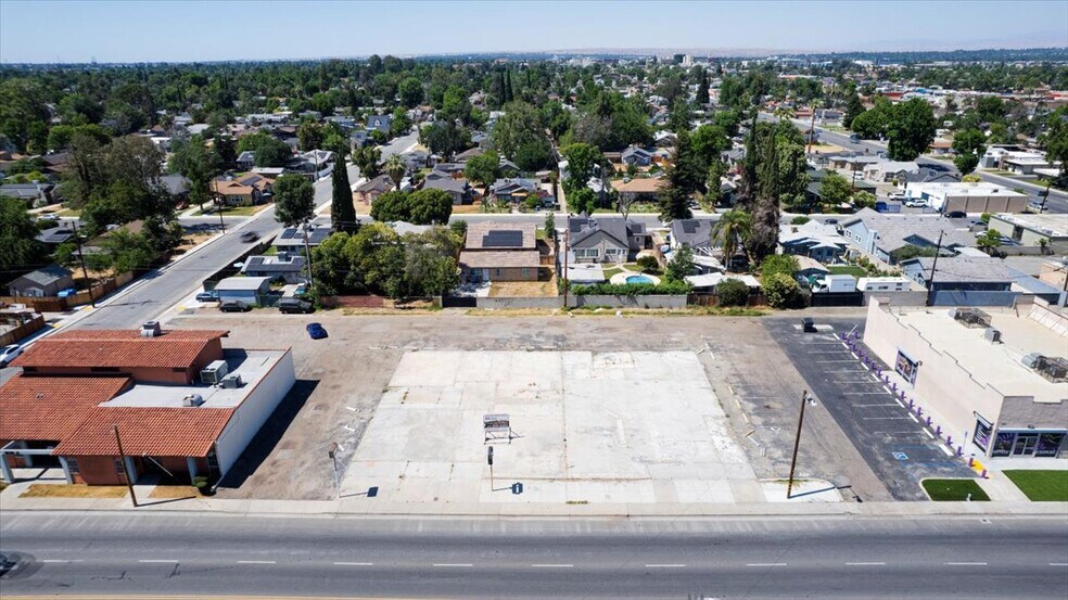 1818 Brundage Ln, Bakersfield, CA à vendre - Photo du bâtiment - Image 1 de 8