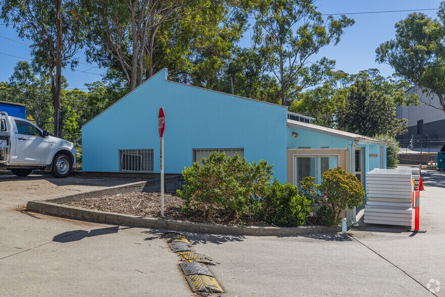 57 Cowpasture Road portfolio of 2 properties for sale on LoopNet.ca - Primary Photo - Image 1 of 2