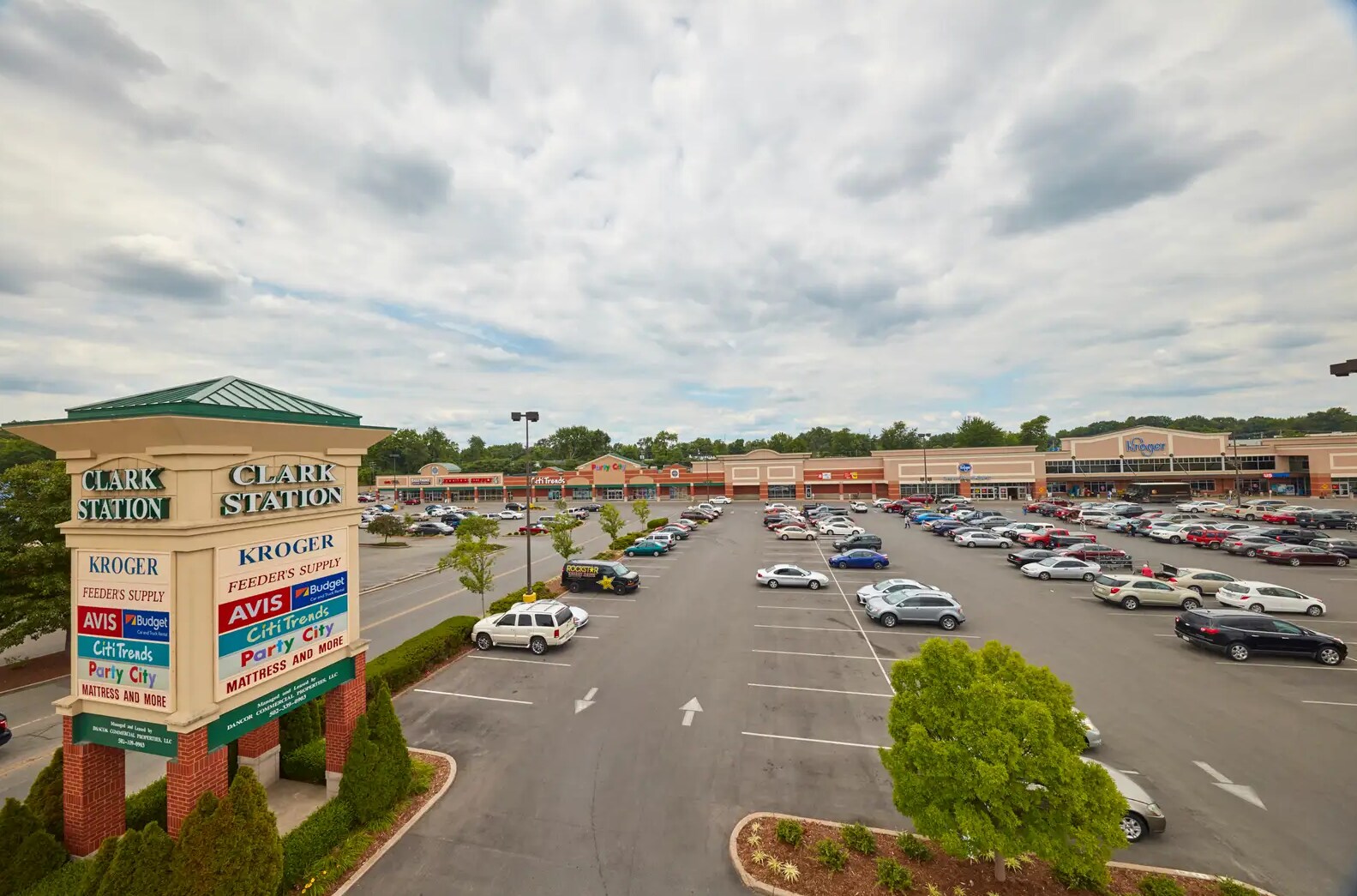 215-305 E Lewis & Clark Pky, Clarksville, IN for lease Building Photo- Image 1 of 4