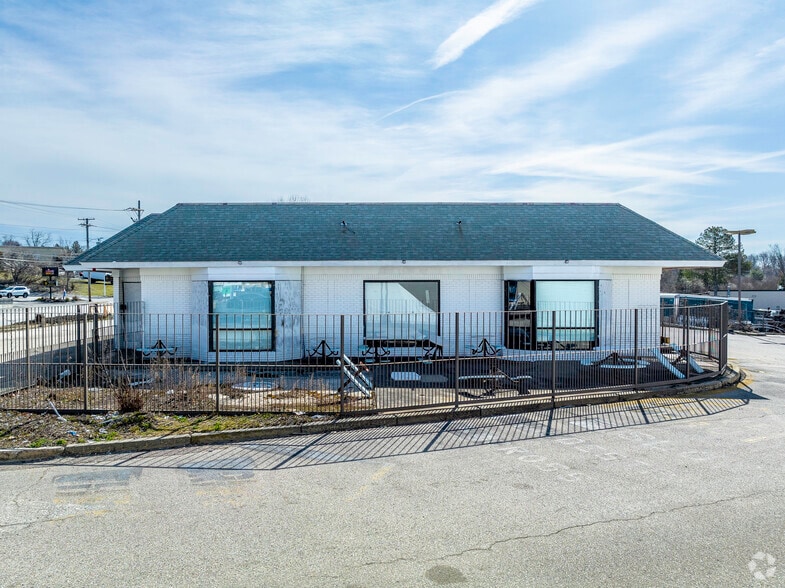 1350 Hartford Ave, Johnston, RI for lease - Building Photo - Image 3 of 13