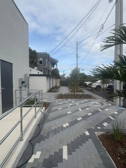 2215 N Federal Hwy, Hollywood, FL à vendre - Photo du bâtiment - Image 2 de 44