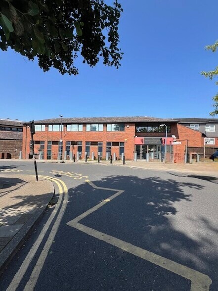 5 Cecil Park, Pinner à louer - Photo du bâtiment - Image 2 de 2