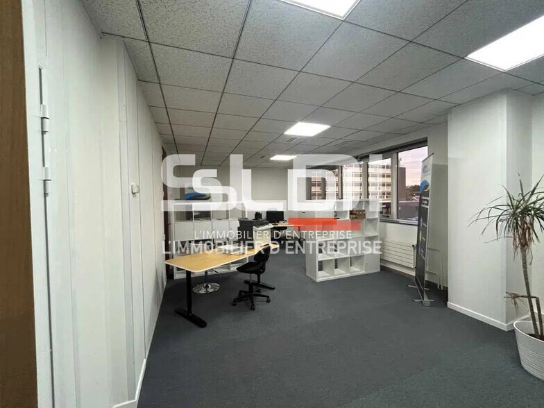 Office in Limas for lease - Interior Photo - Image 3 of 10
