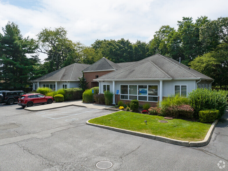 900 Main St, Holbrook, NY for sale - Primary Photo - Image 1 of 32