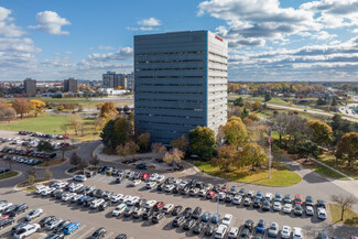 Plus de détails pour 18000 W 9 Mile Rd, Southfield, MI - Bureau à louer