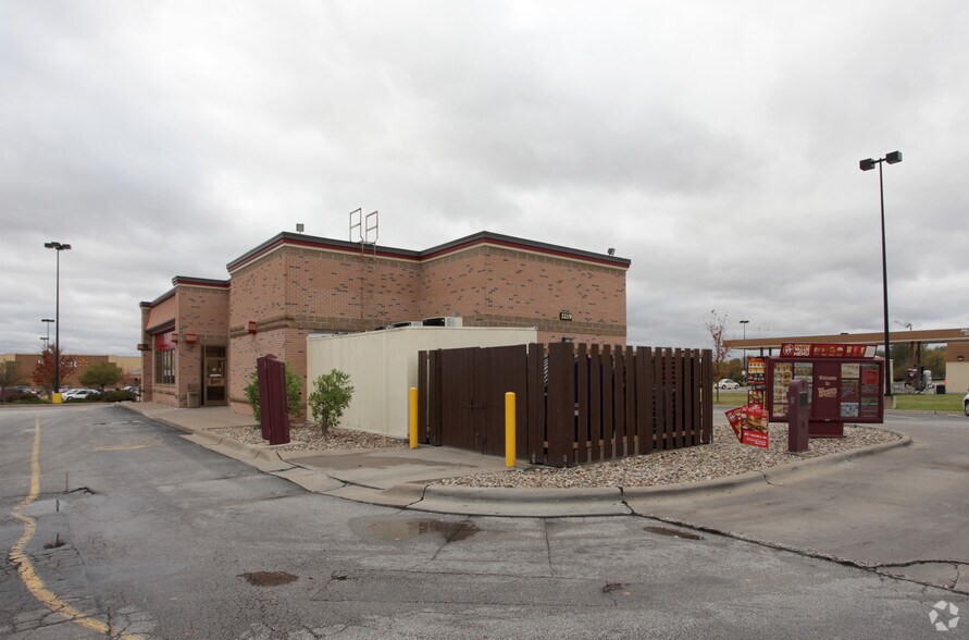 3219 W Kimberly Rd, Davenport, IA à louer - Photo du bâtiment - Image 2 de 2