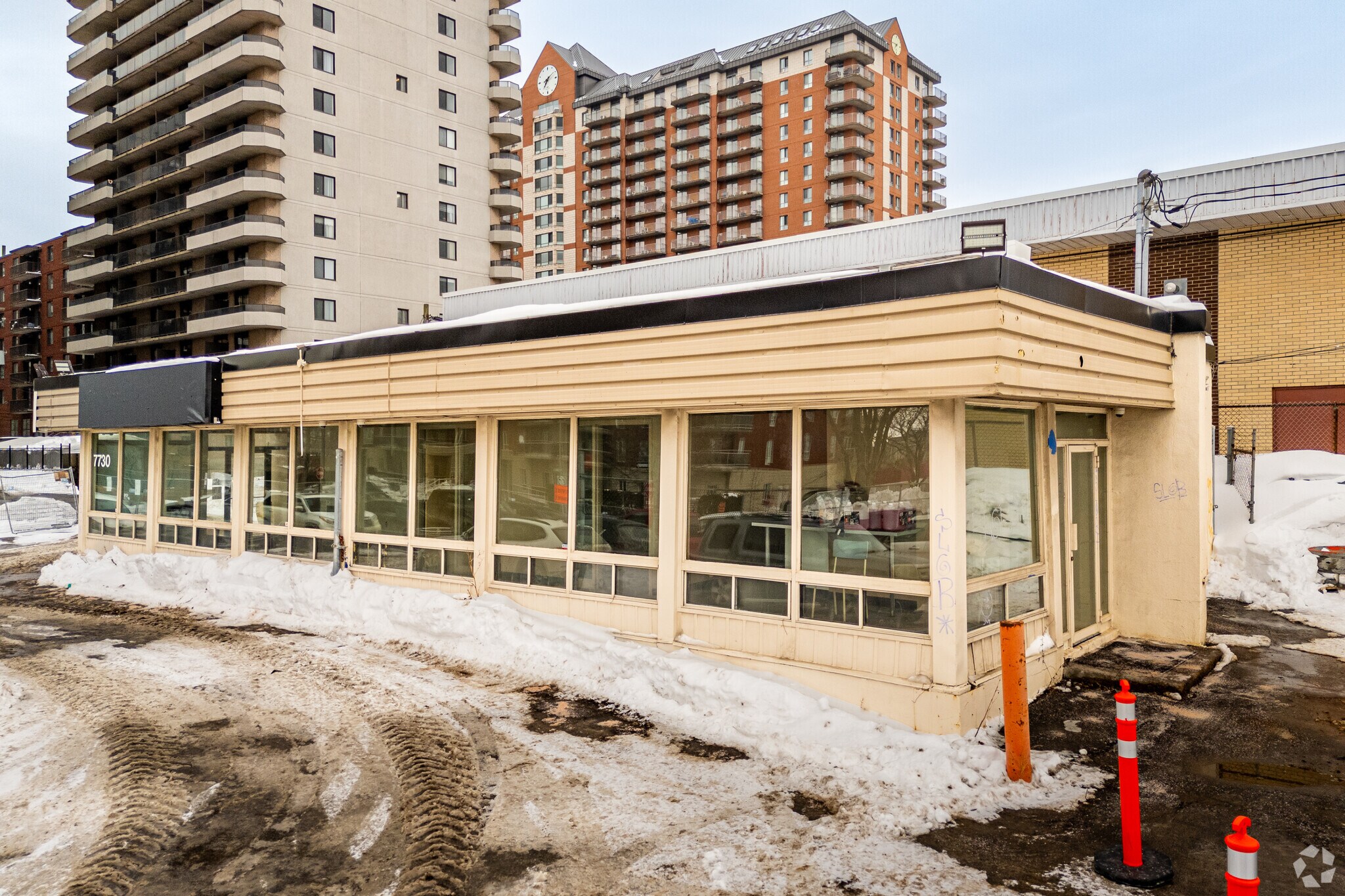 7730-7740 Rue Du Mans, Saint-leonard, QC for sale Primary Photo- Image 1 of 1