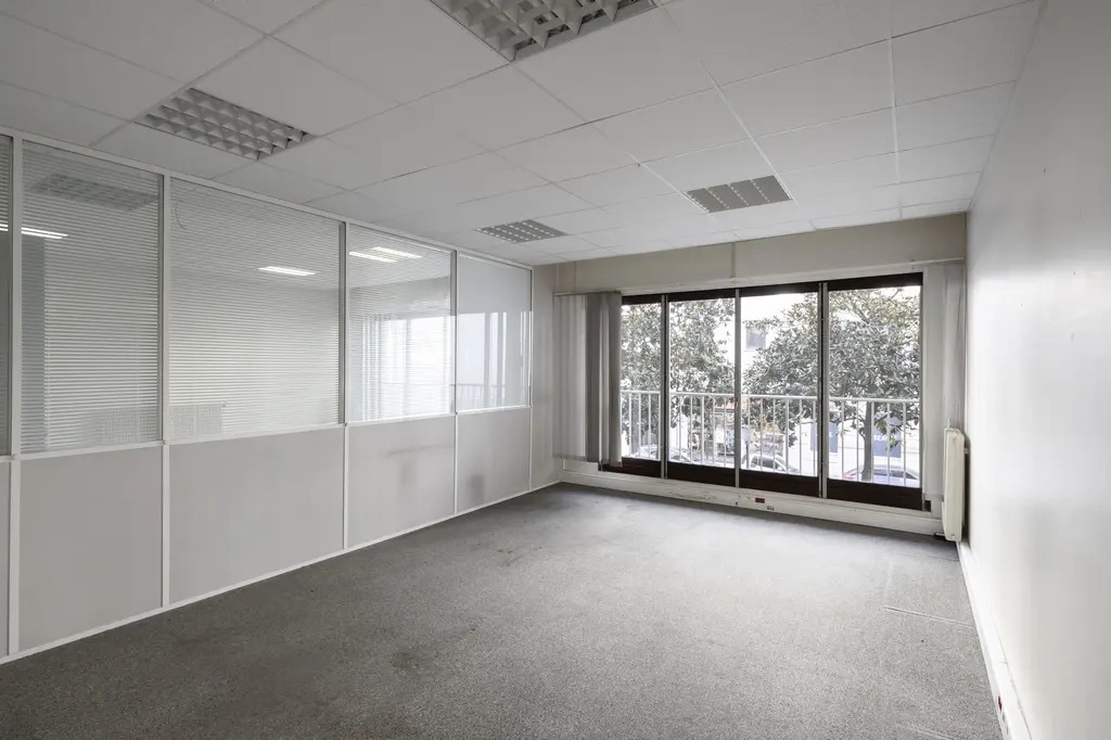 Office in Paris for lease Building Photo- Image 1 of 10