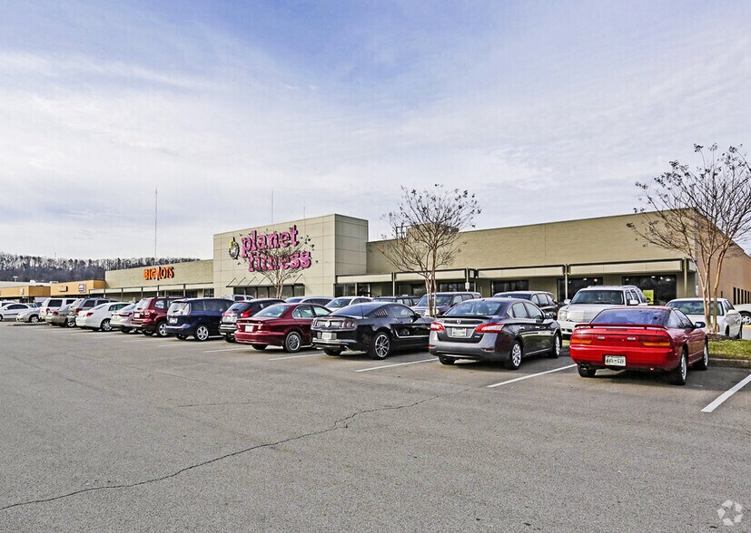 4800 N Broadway St, Knoxville, TN à louer - Photo du bâtiment - Image 2 de 24