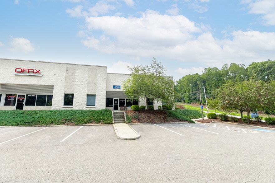 1030 McConville Rd, Lynchburg, VA for sale - Building Photo - Image 3 of 32