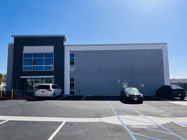 2070 W 11th St, Upland, CA for lease - Building Photo - Image 3 of 20
