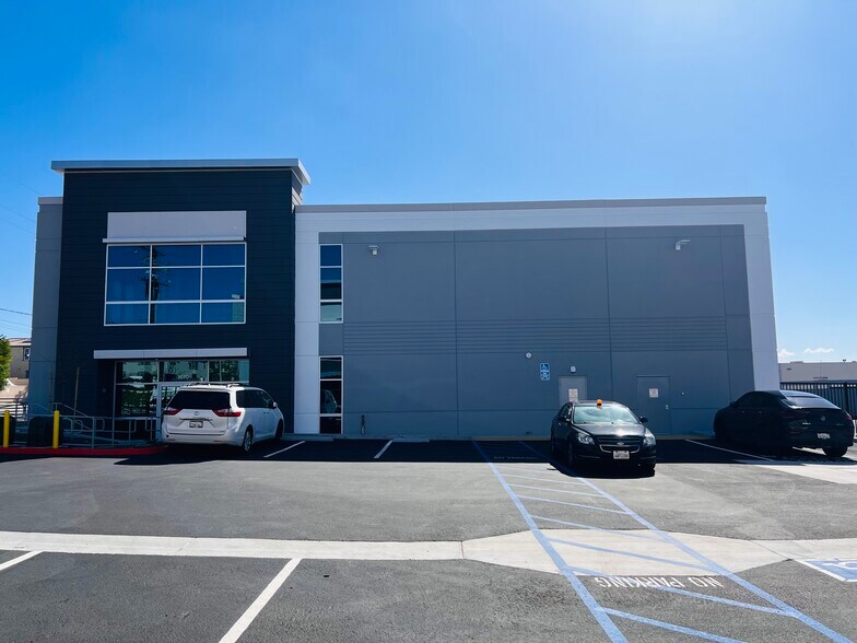 2070 W 11th St, Upland, CA à louer - Photo du bâtiment - Image 3 de 20