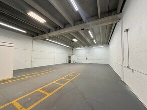 3501-3531 NW 19th St, Fort Lauderdale, FL à louer Photo intérieure- Image 1 de 5