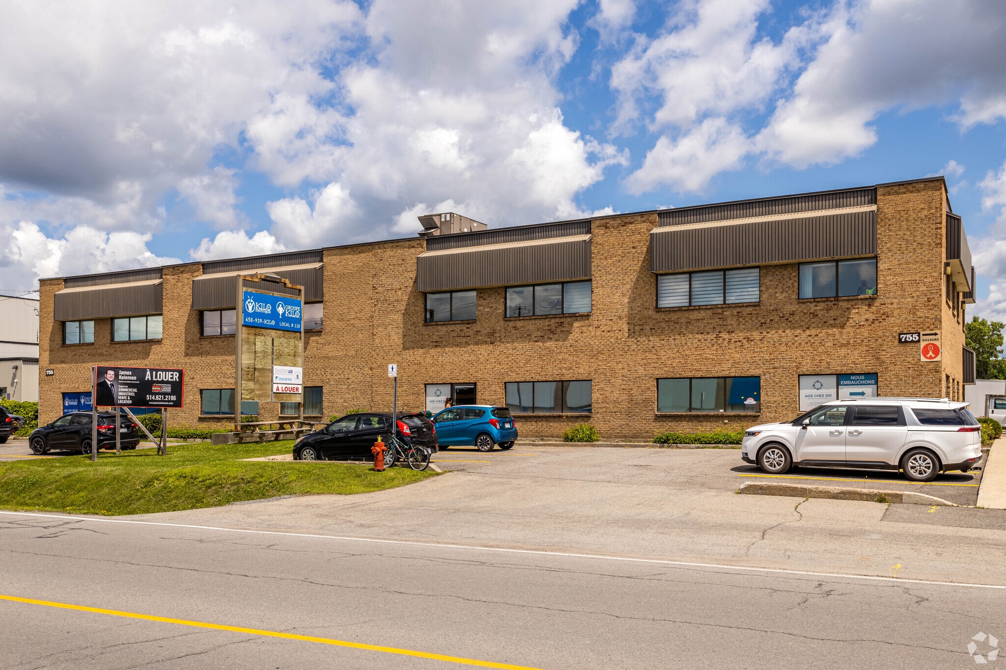 755 Boul Du Curé-Boivin, Boisbriand, QC for lease Primary Photo- Image 1 of 7