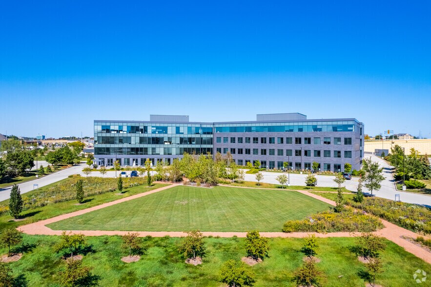 10100 W Innovation Dr, Wauwatosa, WI à louer - Photo du bâtiment - Image 2 de 15