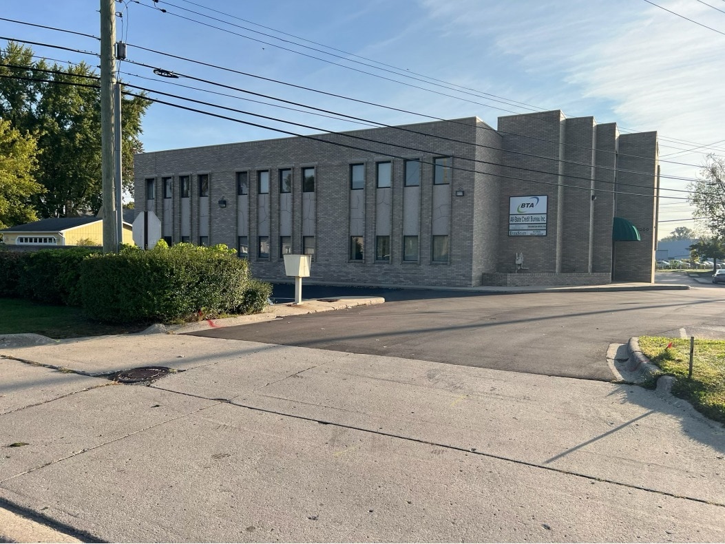 22000 Springbrook Ave, Farmington Hills, MI for lease Primary Photo- Image 1 of 8