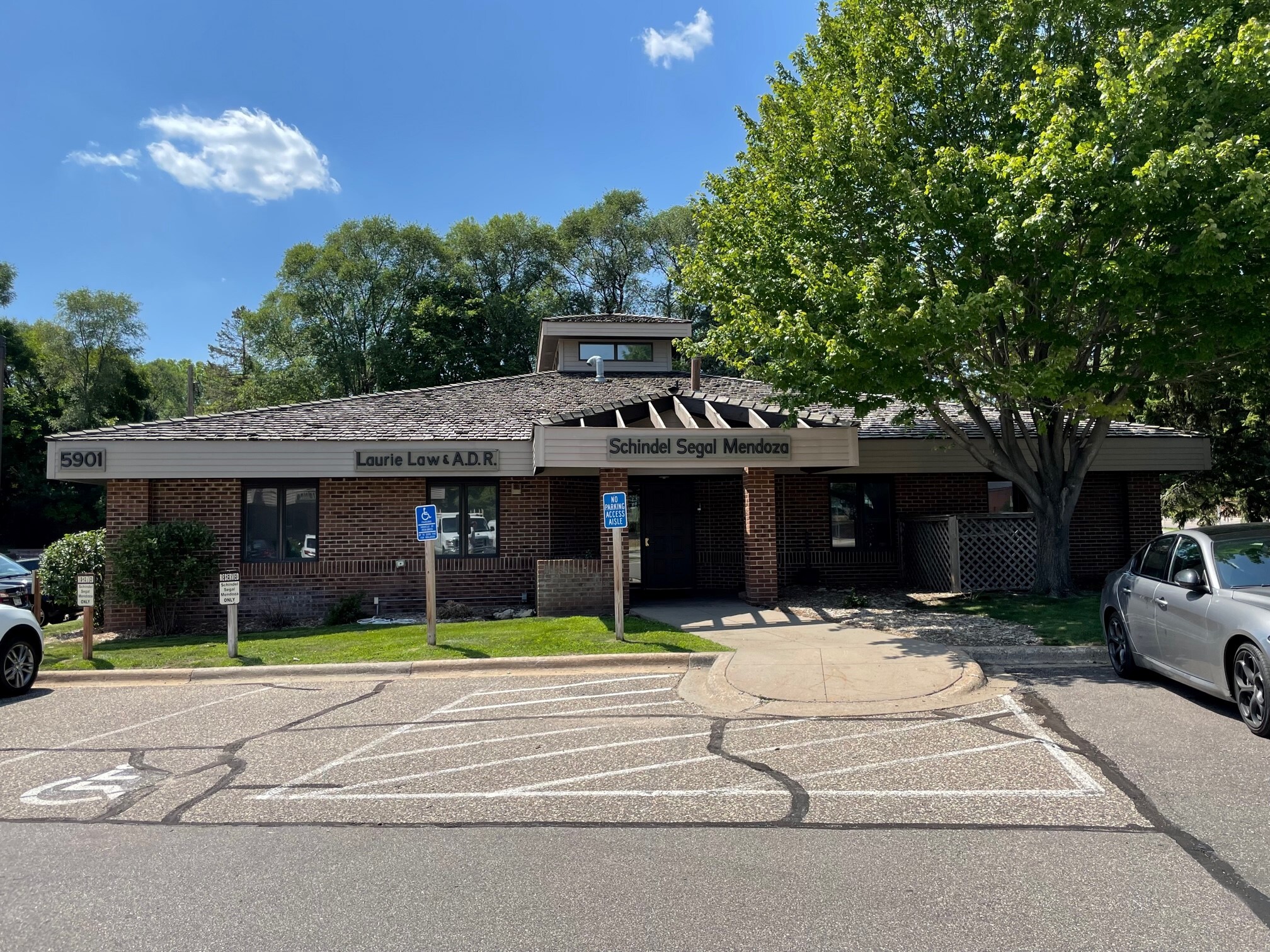 5901 Cedar Lake Rd, Saint Louis Park, MN à vendre Photo du bâtiment- Image 1 de 1