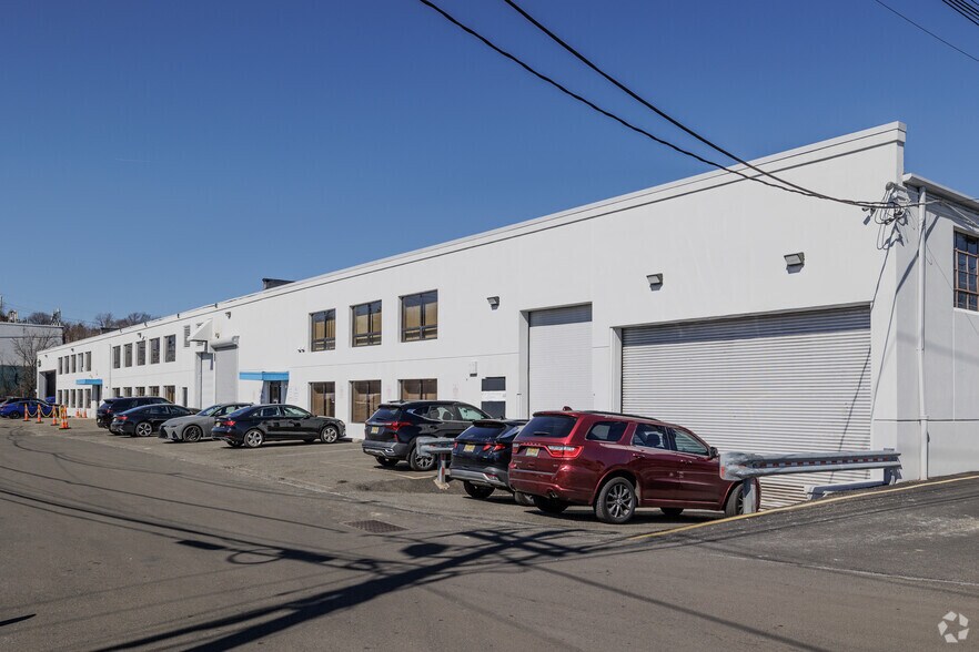 1-5 Plant Rd, Hasbrouck Heights, NJ for lease - Primary Photo - Image 1 of 6