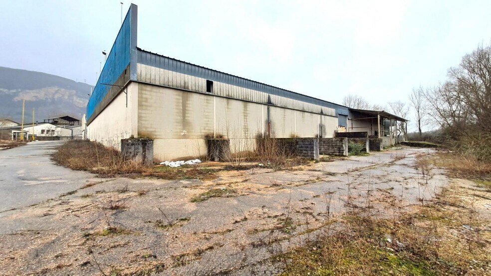 Industriel dans Villebois à louer - Photo du bâtiment - Image 2 de 6
