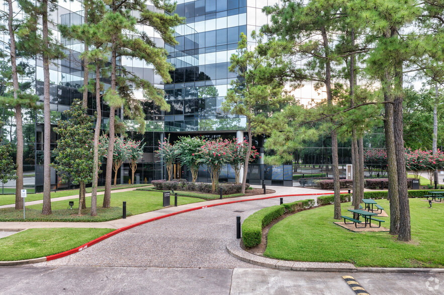 14550 Torrey Chase Blvd, Houston, TX for lease - Building Photo - Image 2 of 9