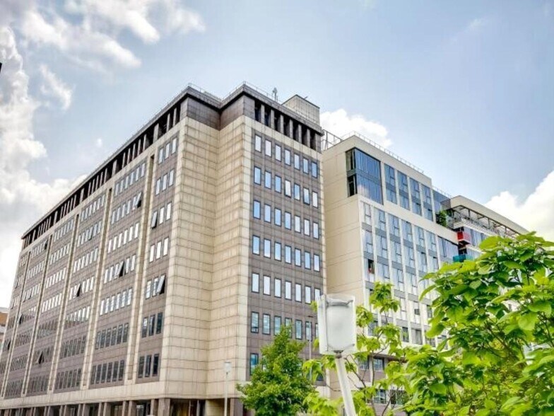 65 Rue Des Trois Fontanot, Nanterre à louer - Photo du bâtiment - Image 1 de 5