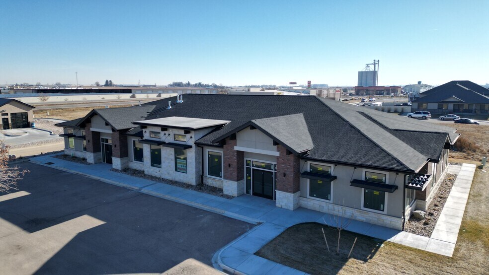 271 S Elm Ave, Eaton, CO à louer - Photo du bâtiment - Image 2 de 3