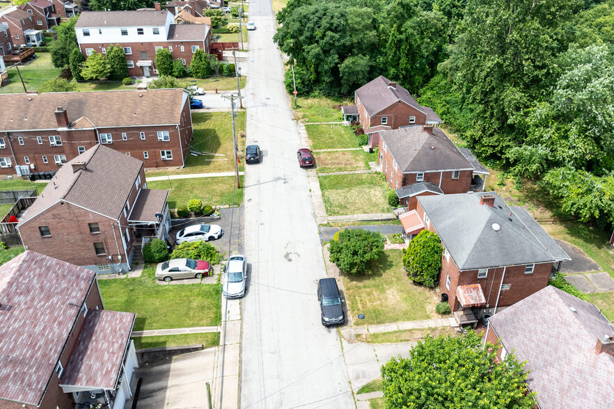 Herman St Apartments portefeuille de 4 propriétés à vendre sur LoopNet.ca - Photo du b timent - Image 2 de 9