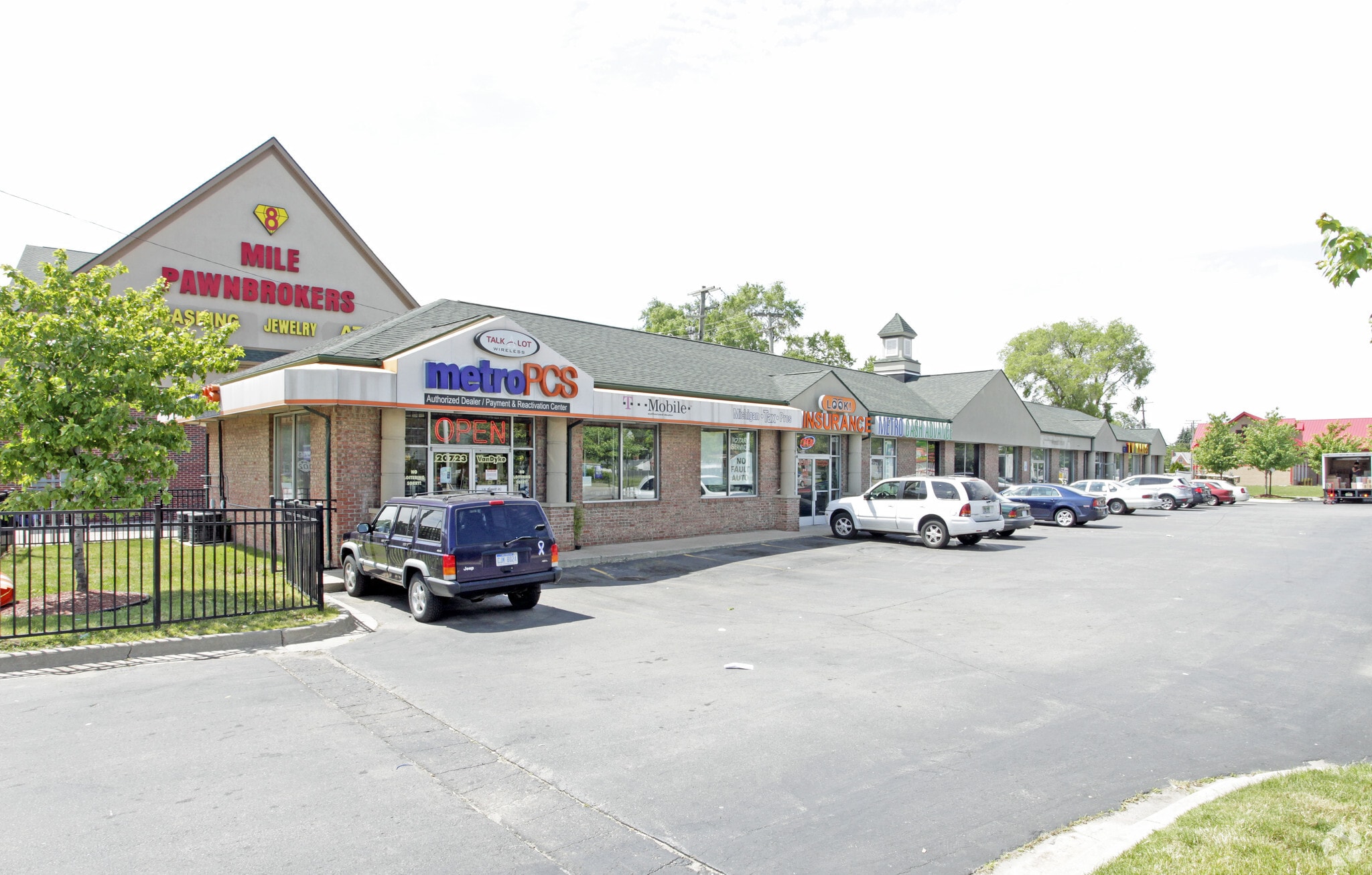 20723-20735 Van Dyke Ave, Warren, MI for lease Primary Photo- Image 1 of 4