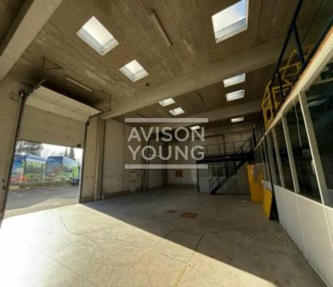 Flex in Vitry-sur-Seine for lease - Interior Photo - Image 1 of 3