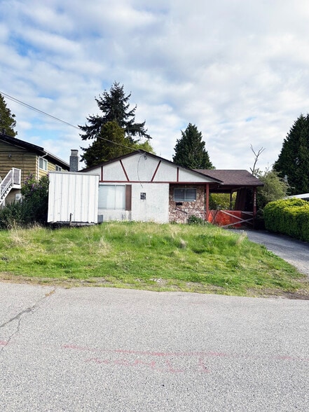 15855 Vine Av, White Rock, BC à vendre - Photo du bâtiment - Image 2 de 7