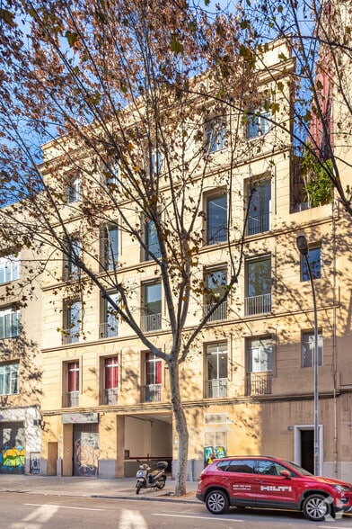 Carrer de Llull, 109, Barcelone, Barcelona à louer - Photo du bâtiment - Image 3 de 4