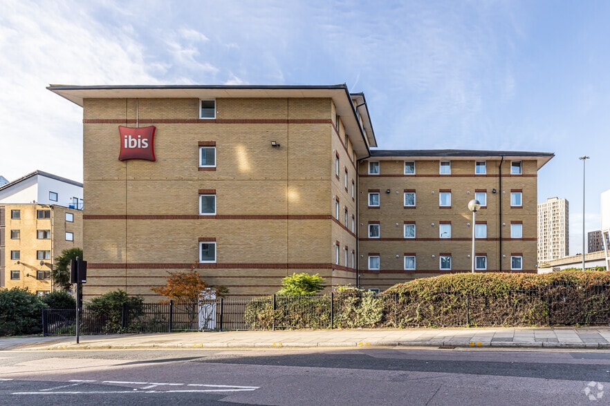 1 Baffin, Off Preston Road Way, London for sale - Building Photo - Image 2 of 7