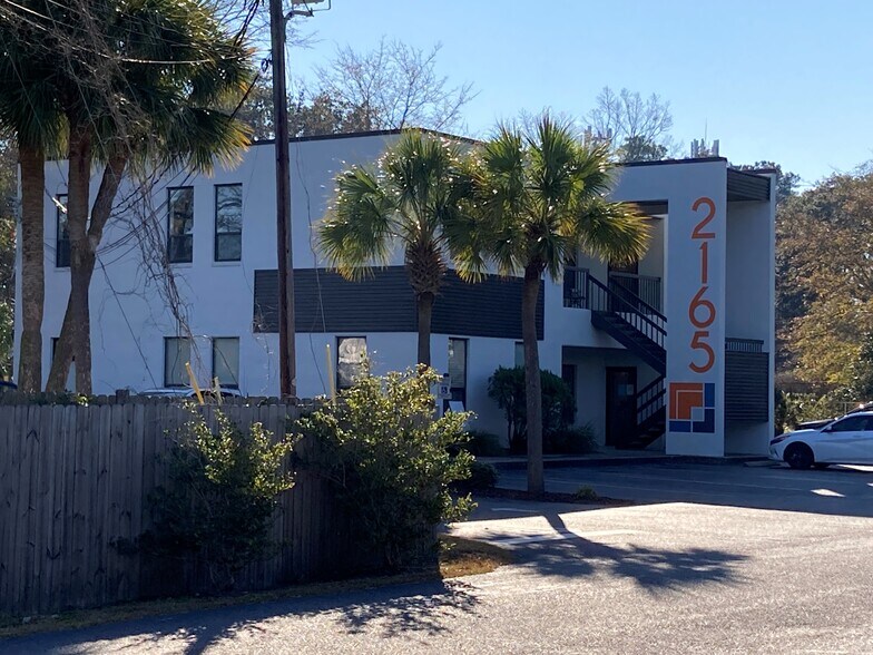 2175 Ashley Phosphate Rd, Charleston, SC à louer - Photo du bâtiment - Image 3 de 9