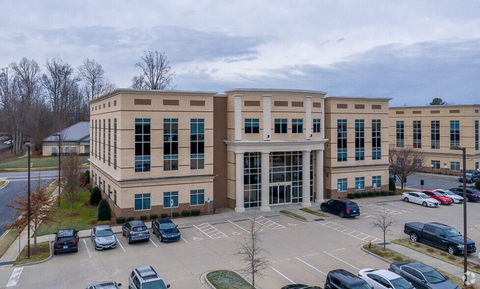 9713 Northcross Center Ct, Huntersville, NC for lease - Building Photo - Image 3 of 11