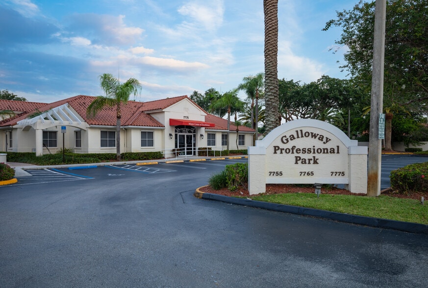 7765 SW 87th Ave, Miami, FL for lease - Building Photo - Image 3 of 43