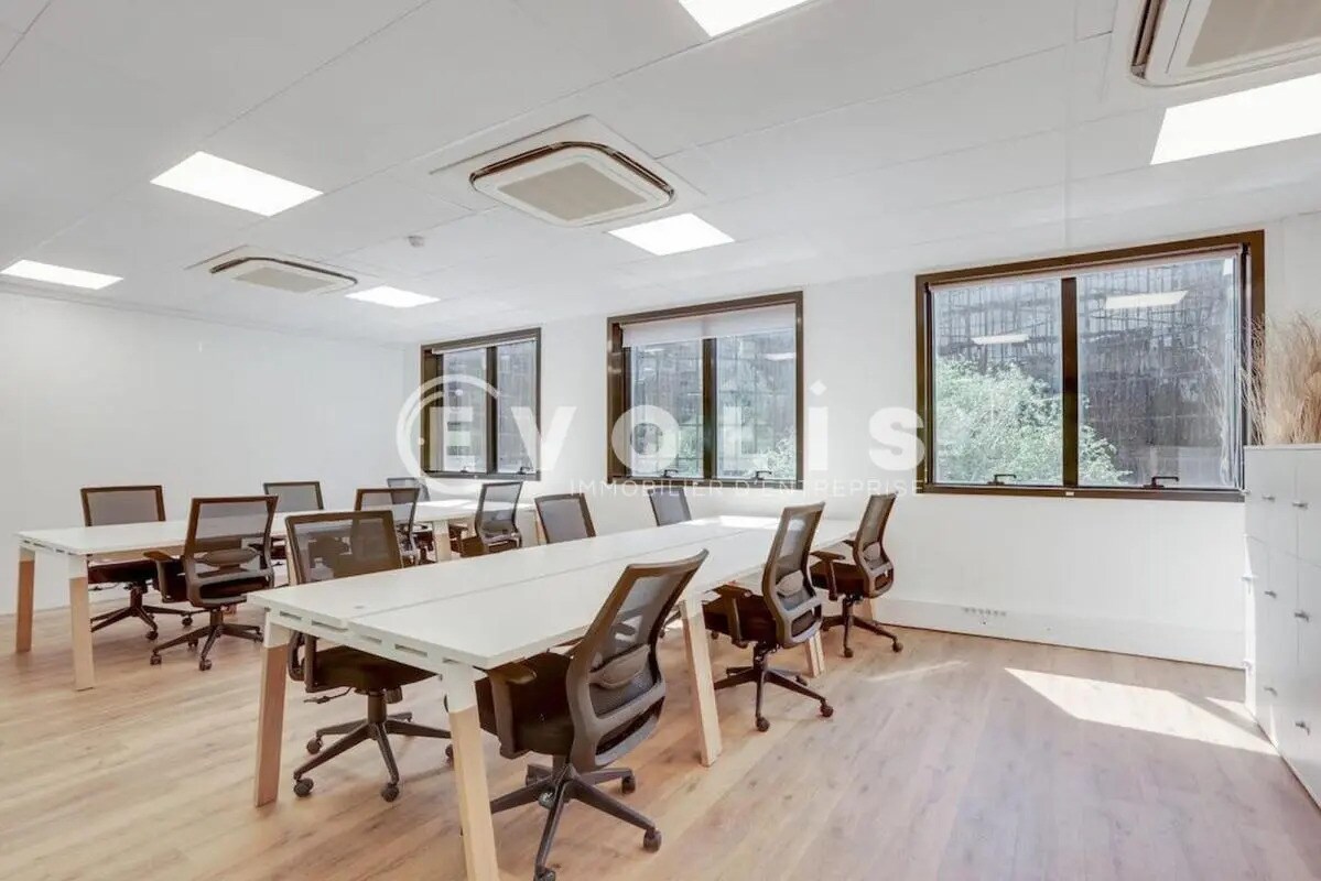 Office in Levallois-Perret for lease Interior Photo- Image 1 of 4