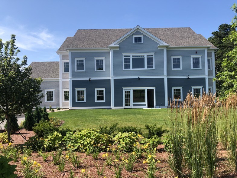 1575 Iyannough Rd, Hyannis, MA à louer - Photo du bâtiment - Image 2 de 16