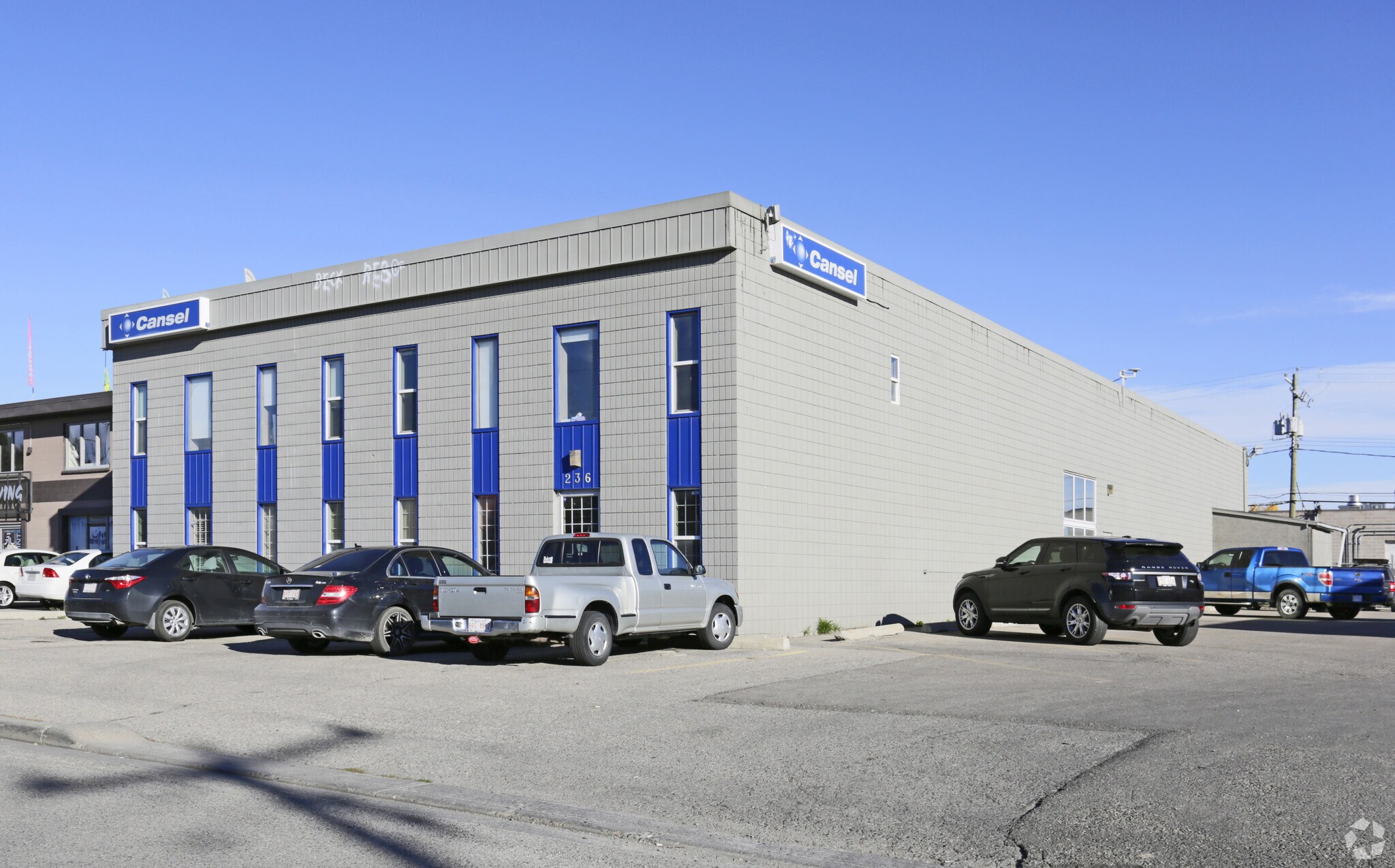 236 40th Ave NE, Calgary, AB for sale Primary Photo- Image 1 of 1