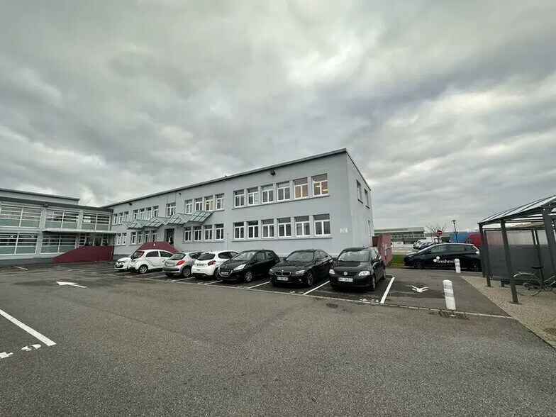 Office in Entzheim for lease - Building Photo - Image 1 of 2