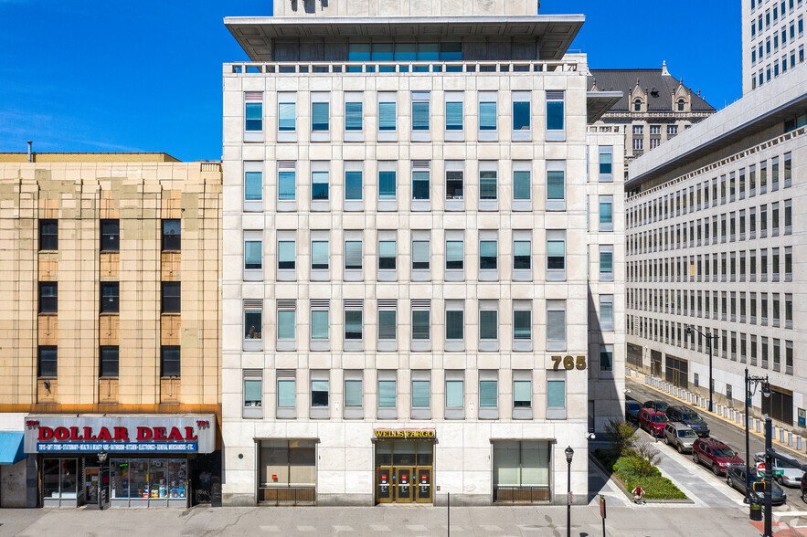 765-769 Broad St, Newark, NJ for lease - Building Photo - Image 2 of 4